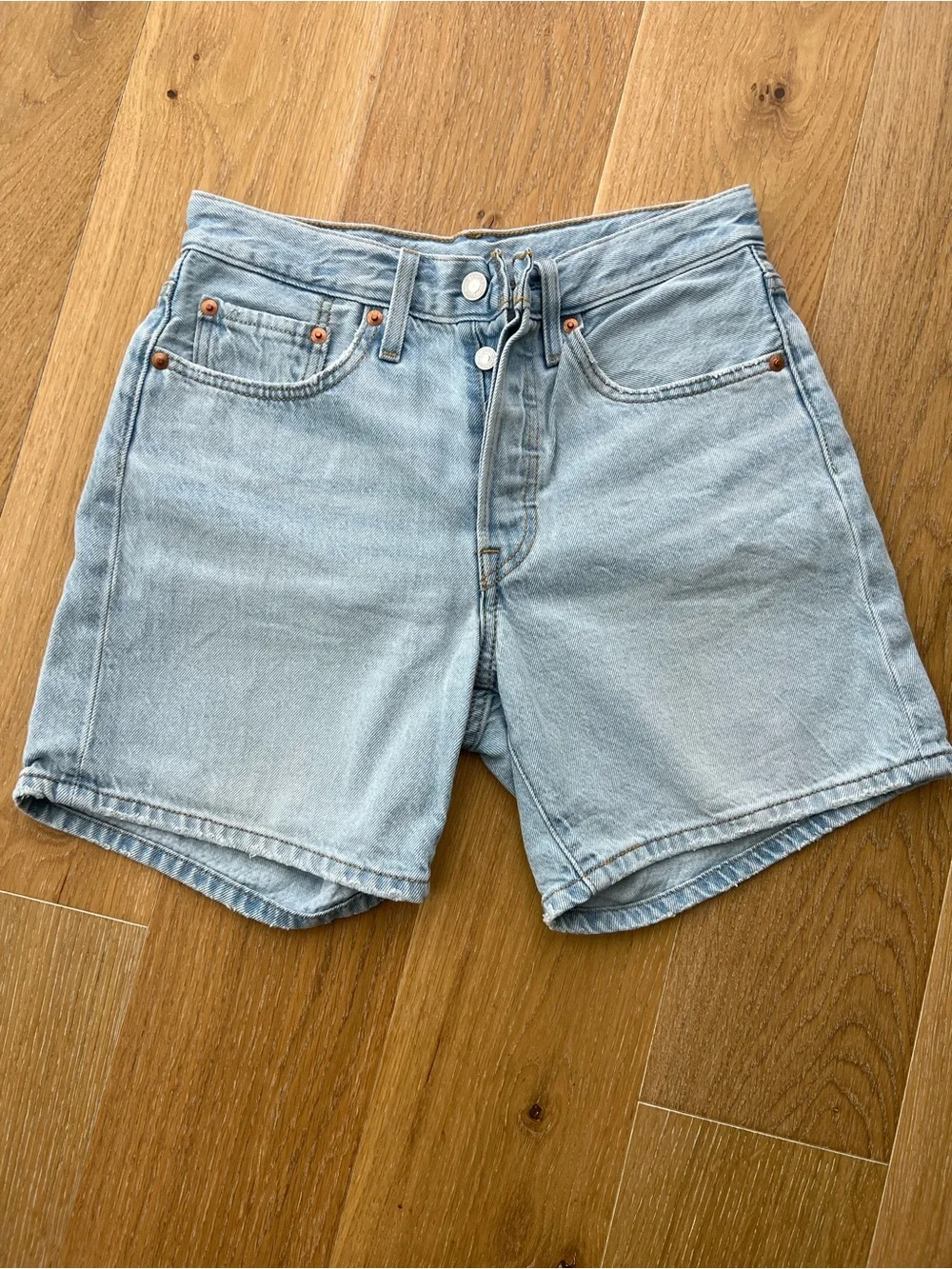 Levi’s 501 Long Lightweight Light Wash Denim Women's Shorts size 26